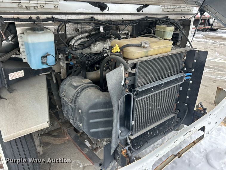 image for item ET6935 2015 Freightliner MT45 delivery truck