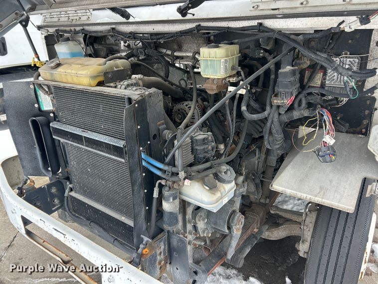 image for item ET6935 2015 Freightliner MT45 delivery truck