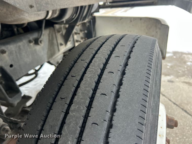 image for item ET6935 2015 Freightliner MT45 delivery truck