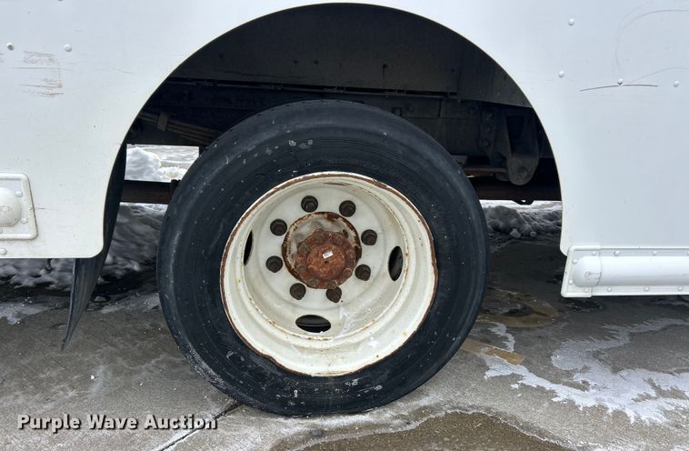 image for item ET6935 2015 Freightliner MT45 delivery truck