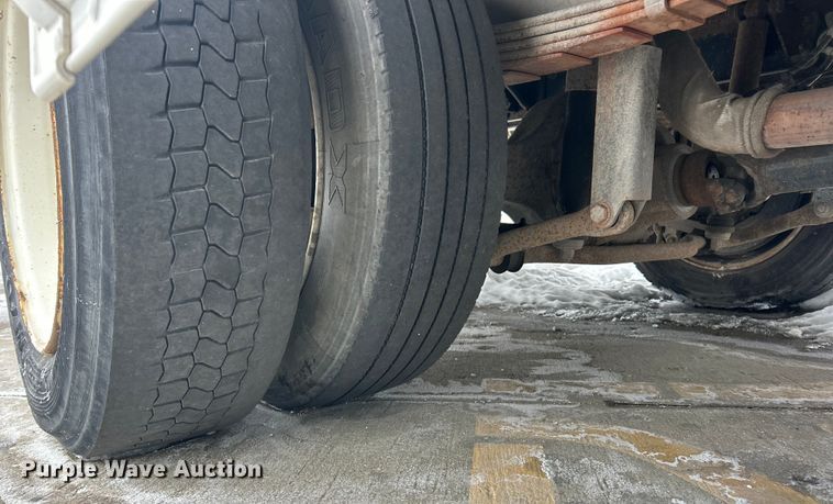 image for item ET6935 2015 Freightliner MT45 delivery truck