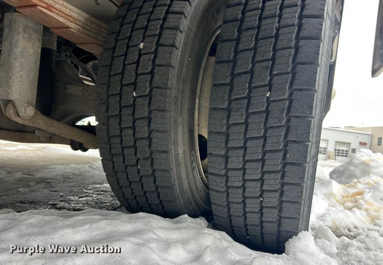 image for item ET6935 2015 Freightliner MT45 delivery truck