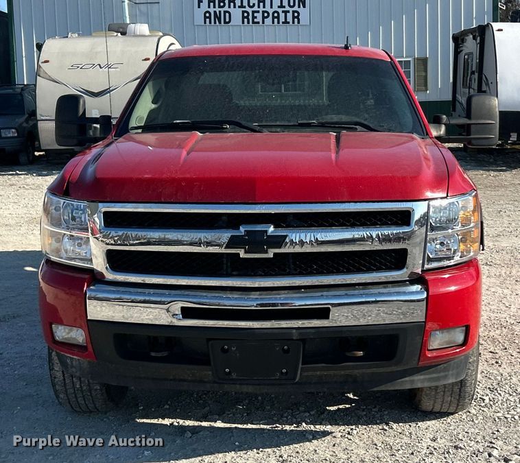 image for item ET6982 2009 Chevrolet  Silverado 1500 LT Crew Cab pickup truck