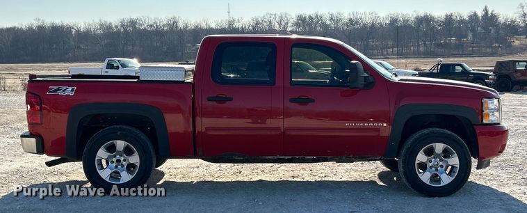 image for item ET6982 2009 Chevrolet  Silverado 1500 LT Crew Cab pickup truck