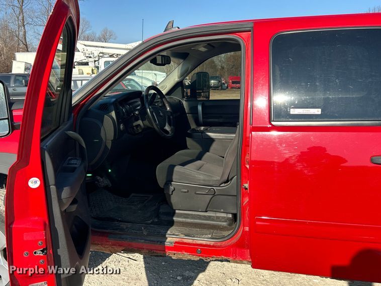 image for item ET6982 2009 Chevrolet  Silverado 1500 LT Crew Cab pickup truck