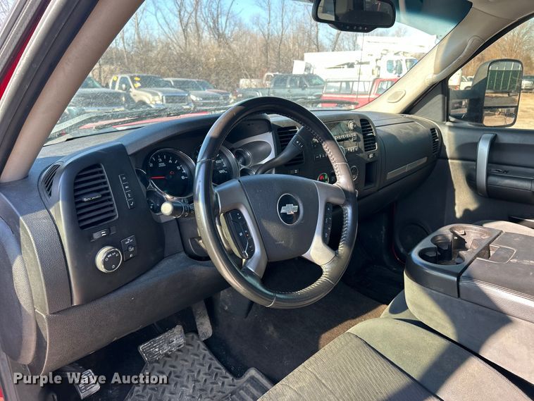 image for item ET6982 2009 Chevrolet  Silverado 1500 LT Crew Cab pickup truck