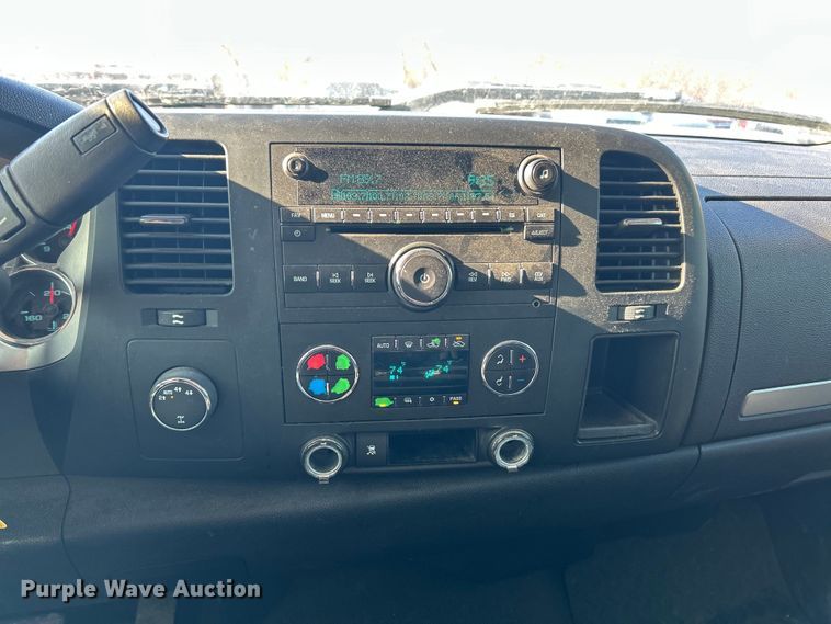 image for item ET6982 2009 Chevrolet  Silverado 1500 LT Crew Cab pickup truck