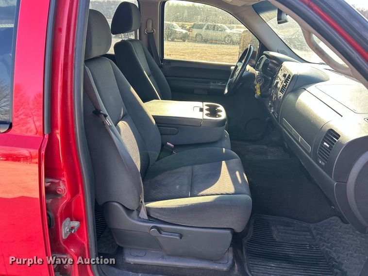 image for item ET6982 2009 Chevrolet  Silverado 1500 LT Crew Cab pickup truck