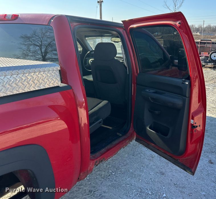 image for item ET6982 2009 Chevrolet  Silverado 1500 LT Crew Cab pickup truck