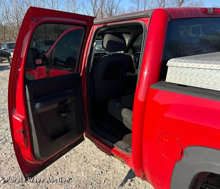 image for item ET6982 2009 Chevrolet  Silverado 1500 LT Crew Cab pickup truck