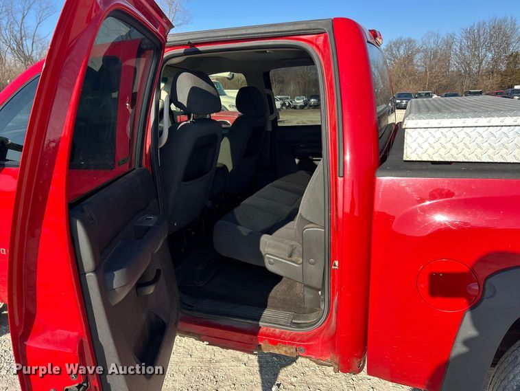 image for item ET6982 2009 Chevrolet  Silverado 1500 LT Crew Cab pickup truck