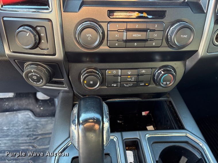 image for item ET8640 2019 Ford F150 Ext. Cab pickup truck