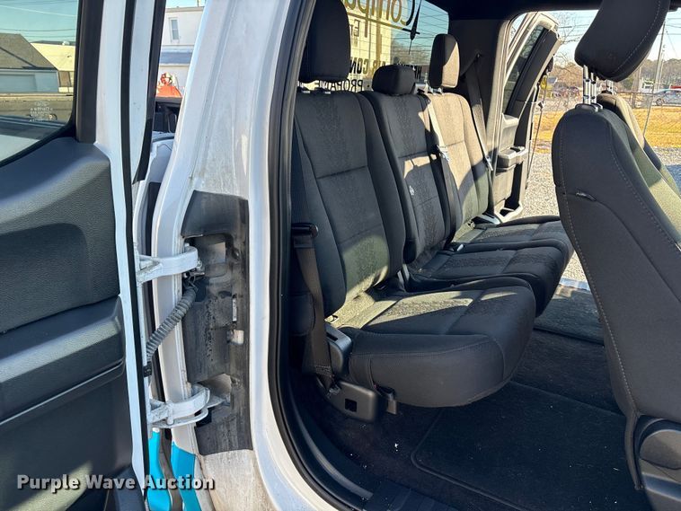 image for item ET8640 2019 Ford F150 Ext. Cab pickup truck