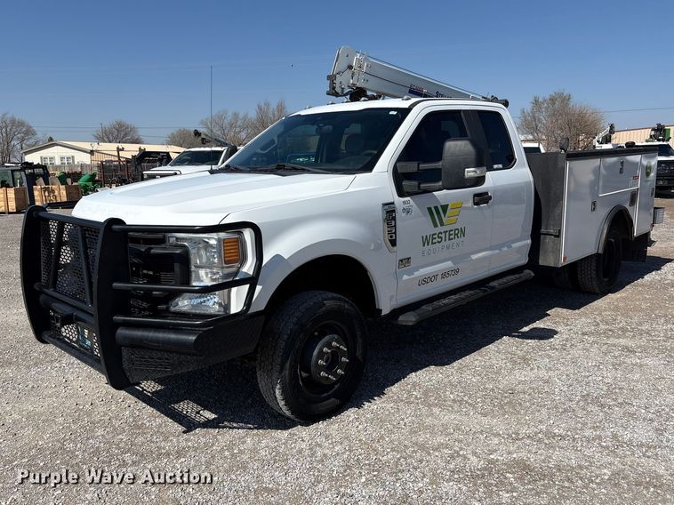 2020 Ford F350 Super Duty XL Ext. Cab utility bed pickup truck