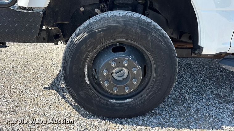 image for item EU4976 2020 Ford F350 Super Duty XL Ext. Cab utility bed pickup truck