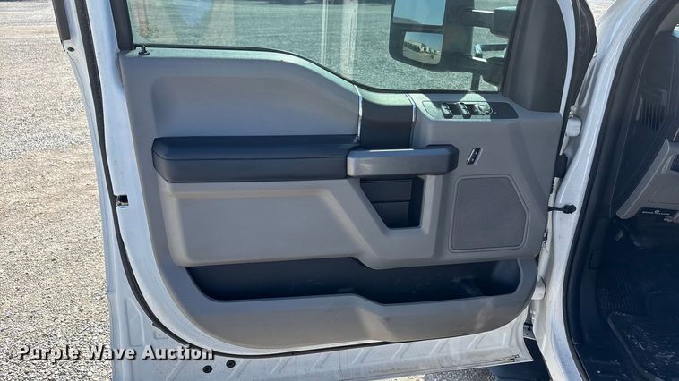 image for item EU4977 2018 Ford F550  utility / service truck