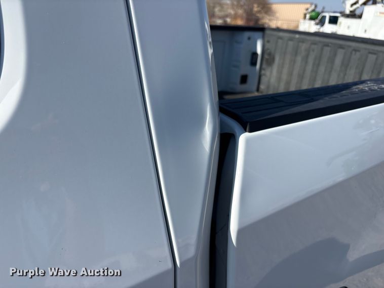 image for item EU4978 2019 Chevrolet Silverado 1500 Crew Cab pickup truck