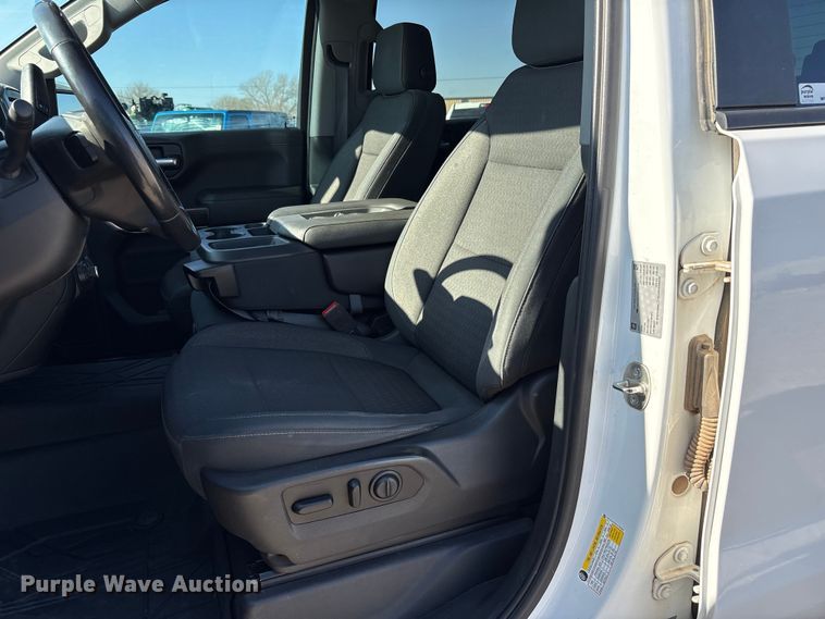 image for item EU4978 2019 Chevrolet Silverado 1500 Crew Cab pickup truck