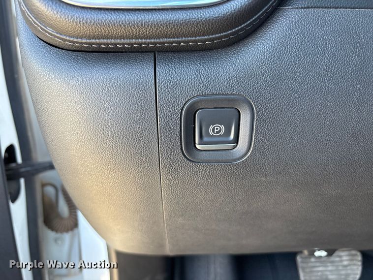 image for item EU4978 2019 Chevrolet Silverado 1500 Crew Cab pickup truck