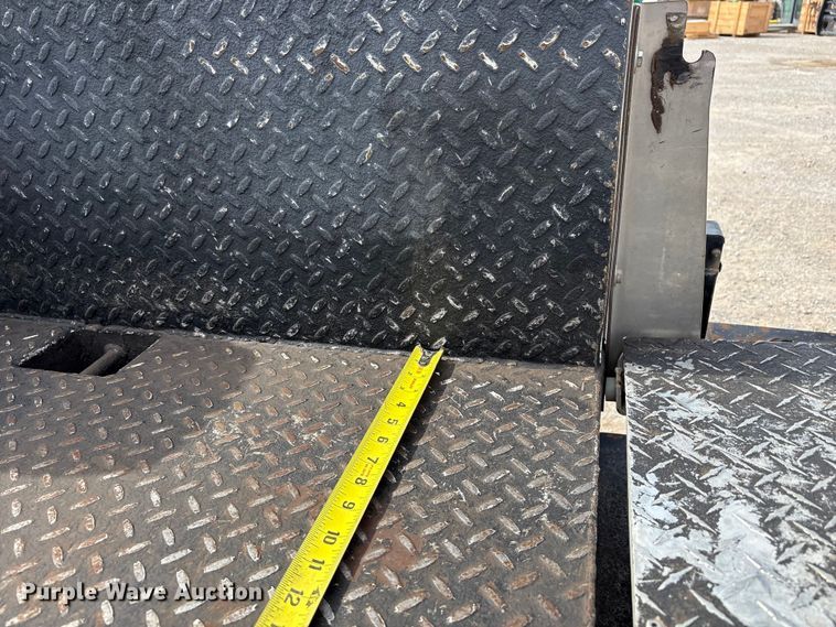 image for item EU4979 2018 Ford F350 Super Duty XL Ext. Cab utility bed pickup truck