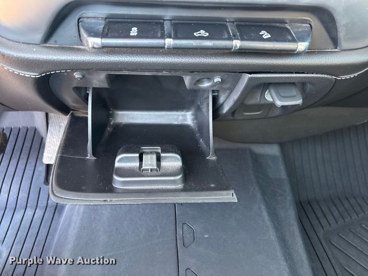 image for item EU4981 2018 GMC Sierra 1500 Crew Cab pickup truck