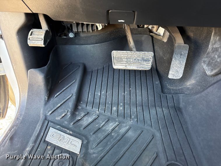 image for item EU4981 2018 GMC Sierra 1500 Crew Cab pickup truck