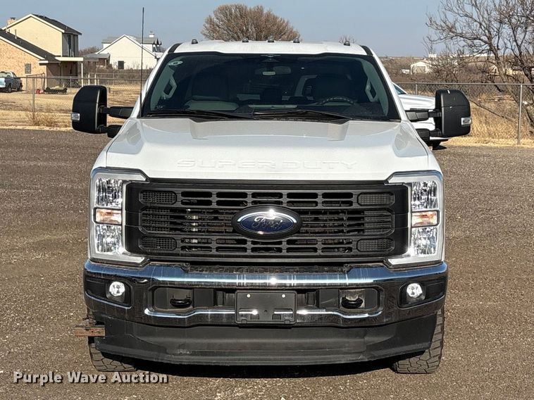 image for item EU4989 2023 Ford F250 Super Duty Ext. Cab pickup truck