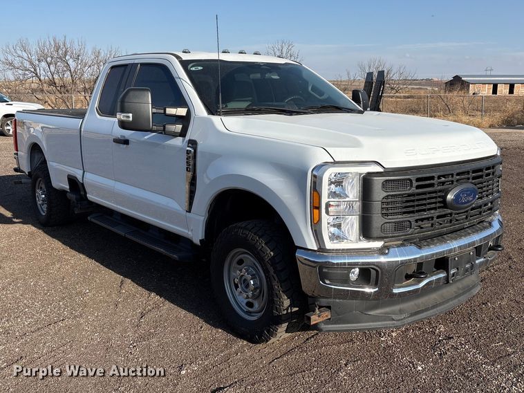 image for item EU4989 2023 Ford F250 Super Duty Ext. Cab pickup truck