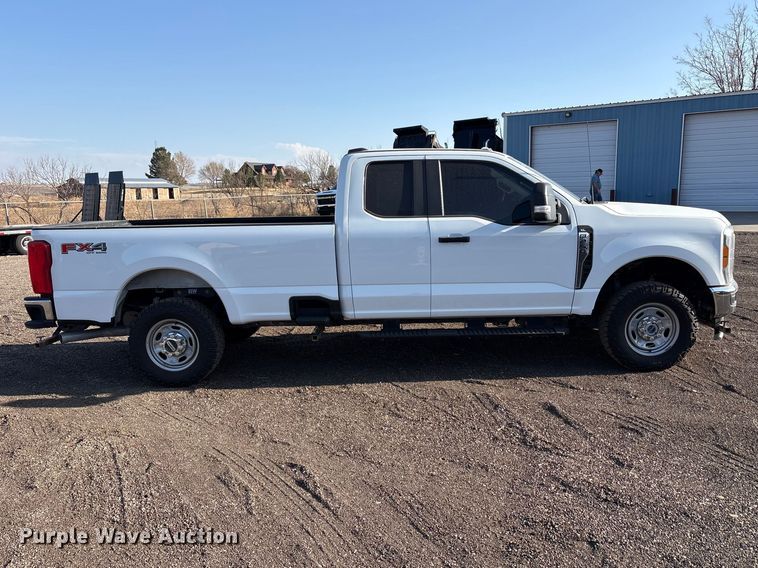image for item EU4989 2023 Ford F250 Super Duty Ext. Cab pickup truck