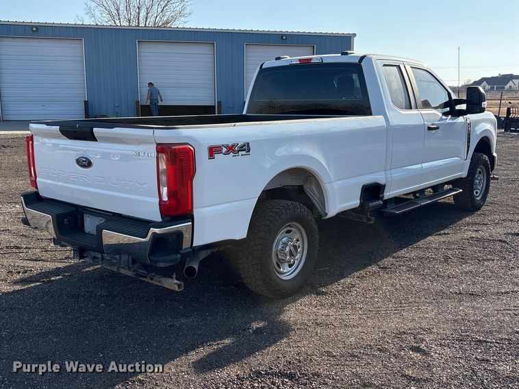 image for item EU4989 2023 Ford F250 Super Duty Ext. Cab pickup truck