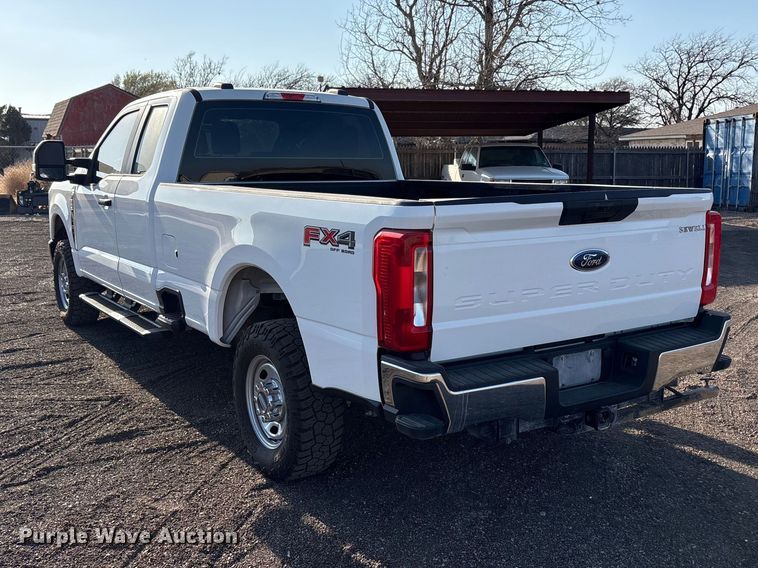 image for item EU4989 2023 Ford F250 Super Duty Ext. Cab pickup truck