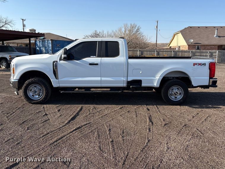 image for item EU4989 2023 Ford F250 Super Duty Ext. Cab pickup truck