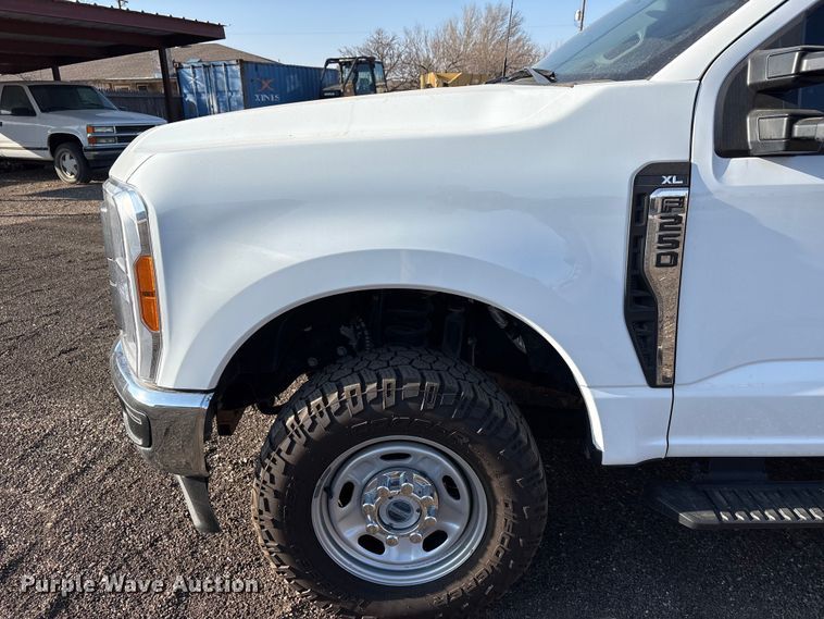 image for item EU4989 2023 Ford F250 Super Duty Ext. Cab pickup truck