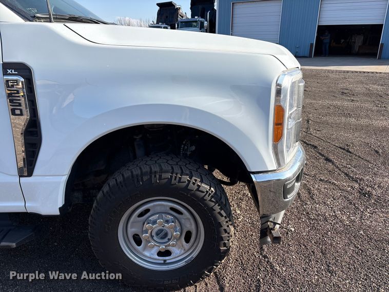 image for item EU4989 2023 Ford F250 Super Duty Ext. Cab pickup truck