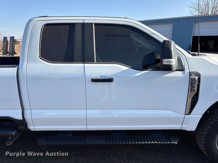 image for item EU4989 2023 Ford F250 Super Duty Ext. Cab pickup truck