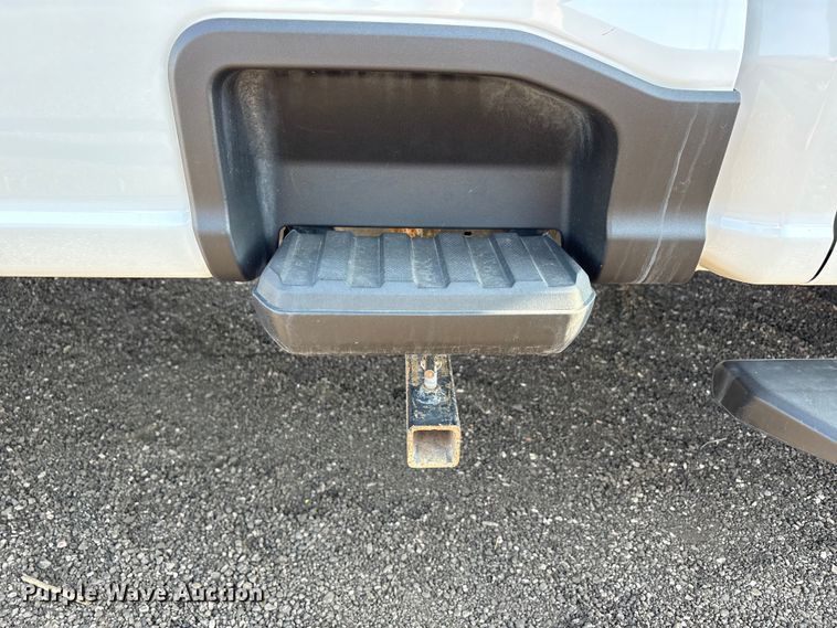 image for item EU4989 2023 Ford F250 Super Duty Ext. Cab pickup truck