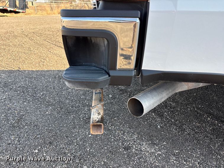 image for item EU4989 2023 Ford F250 Super Duty Ext. Cab pickup truck