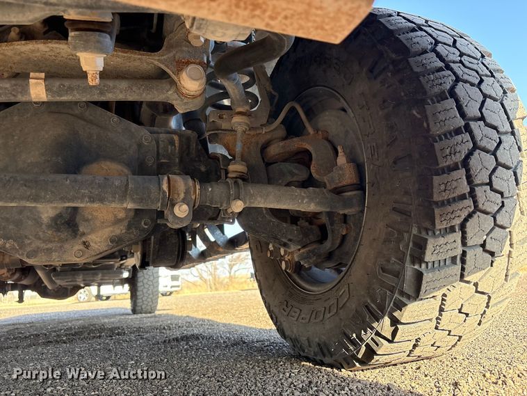 image for item EU4989 2023 Ford F250 Super Duty Ext. Cab pickup truck