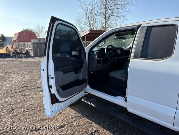 image for item EU4989 2023 Ford F250 Super Duty Ext. Cab pickup truck