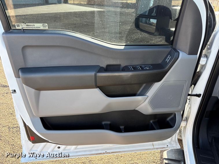 image for item EU4989 2023 Ford F250 Super Duty Ext. Cab pickup truck