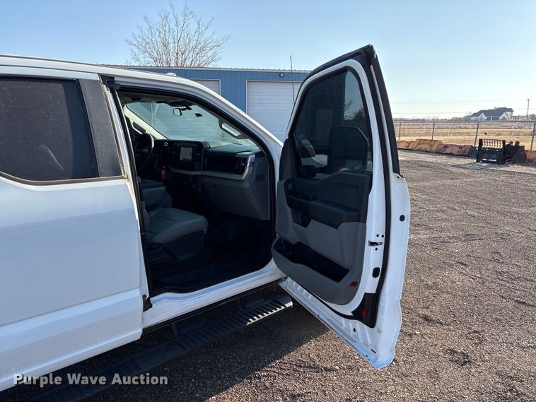 image for item EU4989 2023 Ford F250 Super Duty Ext. Cab pickup truck