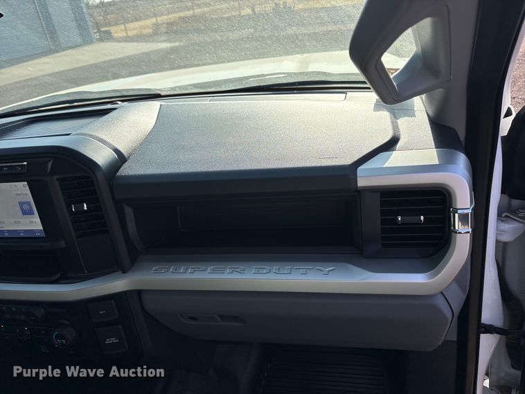 image for item EU4989 2023 Ford F250 Super Duty Ext. Cab pickup truck