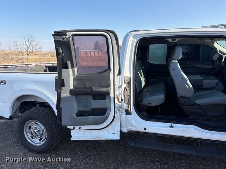 image for item EU4989 2023 Ford F250 Super Duty Ext. Cab pickup truck