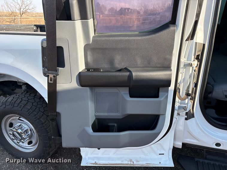 image for item EU4989 2023 Ford F250 Super Duty Ext. Cab pickup truck