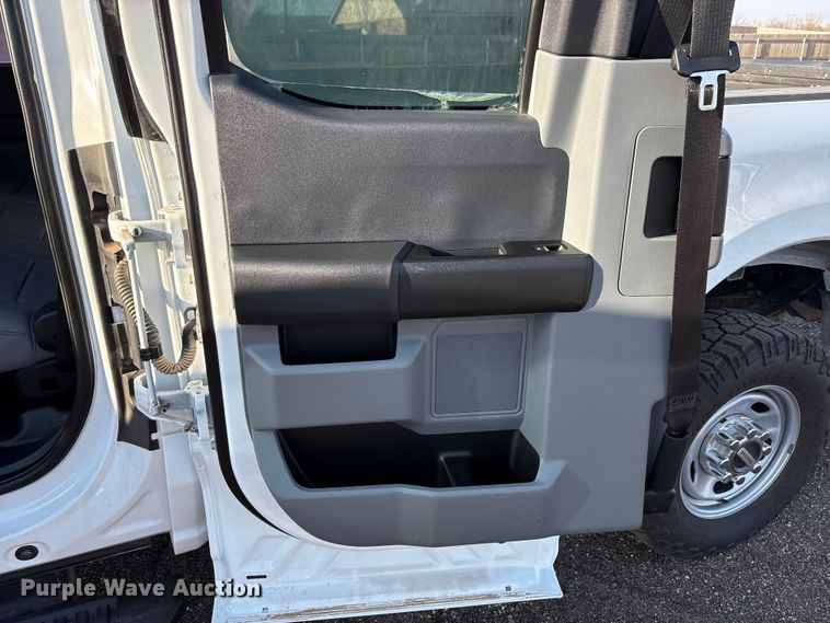 image for item EU4989 2023 Ford F250 Super Duty Ext. Cab pickup truck