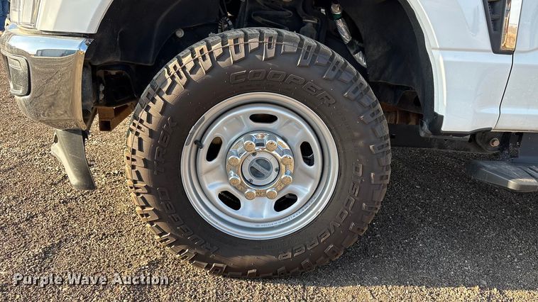 image for item EU4989 2023 Ford F250 Super Duty Ext. Cab pickup truck