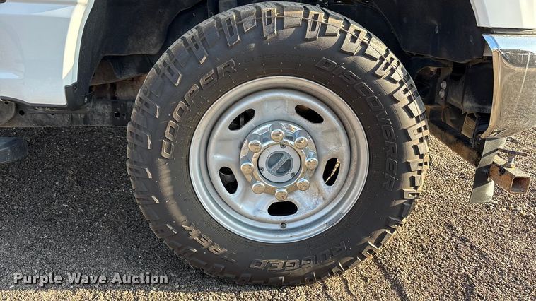 image for item EU4989 2023 Ford F250 Super Duty Ext. Cab pickup truck