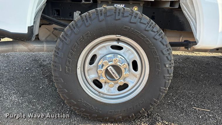 image for item EU4989 2023 Ford F250 Super Duty Ext. Cab pickup truck
