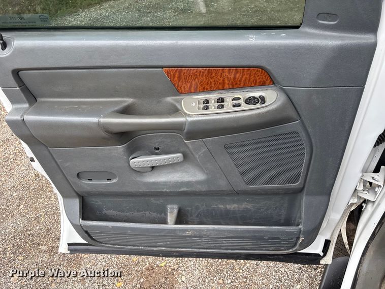 image for item EU7414 2006 Dodge Ram 2500 Ext. Cab pickup truck