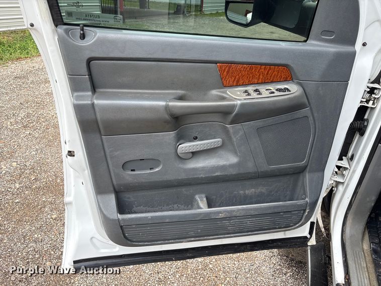 image for item EU7414 2006 Dodge Ram 2500 Ext. Cab pickup truck